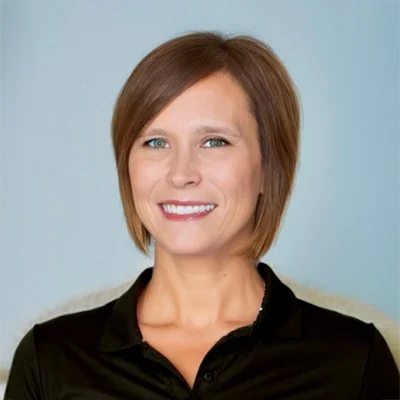 A headshot photo of Erin, a massage therapist at Unwind Stretch & Massage